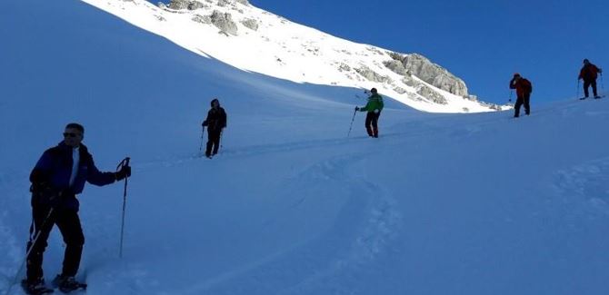 Geführte Schneeschuhtour mit der Skischule Warth. Pauschalwochen.
