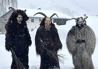 Nikolaus und Krampus beim Wellnesshotel Warther Hof