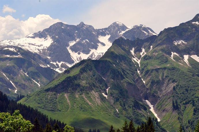 Blick auf die umliegenden Berge