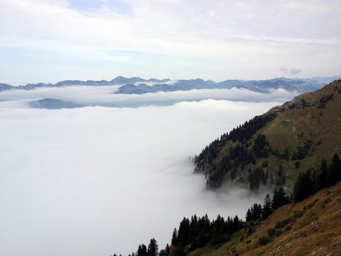 Wandern über der Nebelgrenze