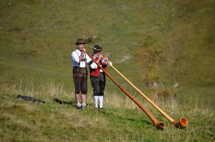 Alpenblick-Alphornbläser