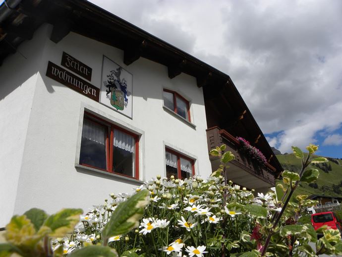 Frühling beim Haus Strolz