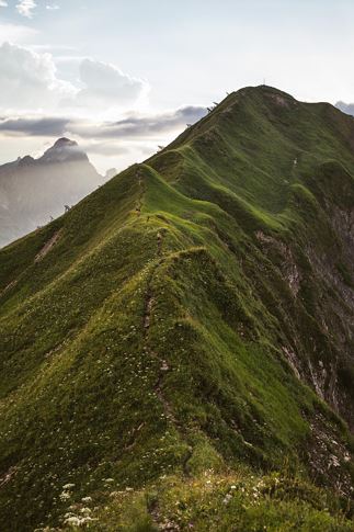 Dem Weg entlang zum Gipfel