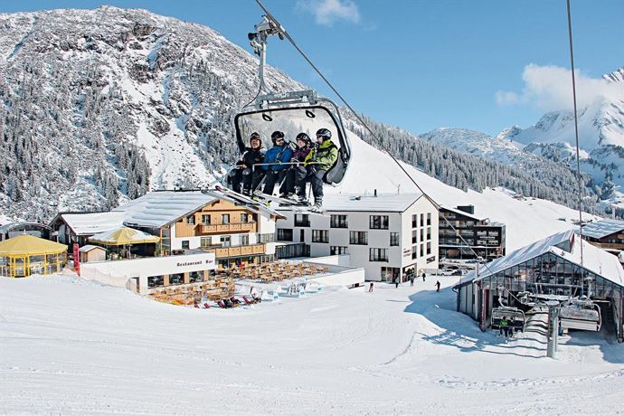 Steffisalp Warth Arlberg Außenansicht Piste Winter